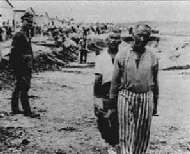 Lavoratori forzati in un campo di concentramento nazista. Fu in questi luoghi che fu proposto ai testimoni di firmare questa dichiarazione di abiuro.